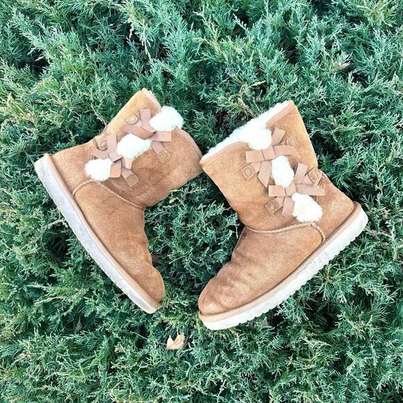 Koolaburra by UGG Women's Victoria Short Winter Boots Size 10 Chestnut Brown - Picture 1 of 15